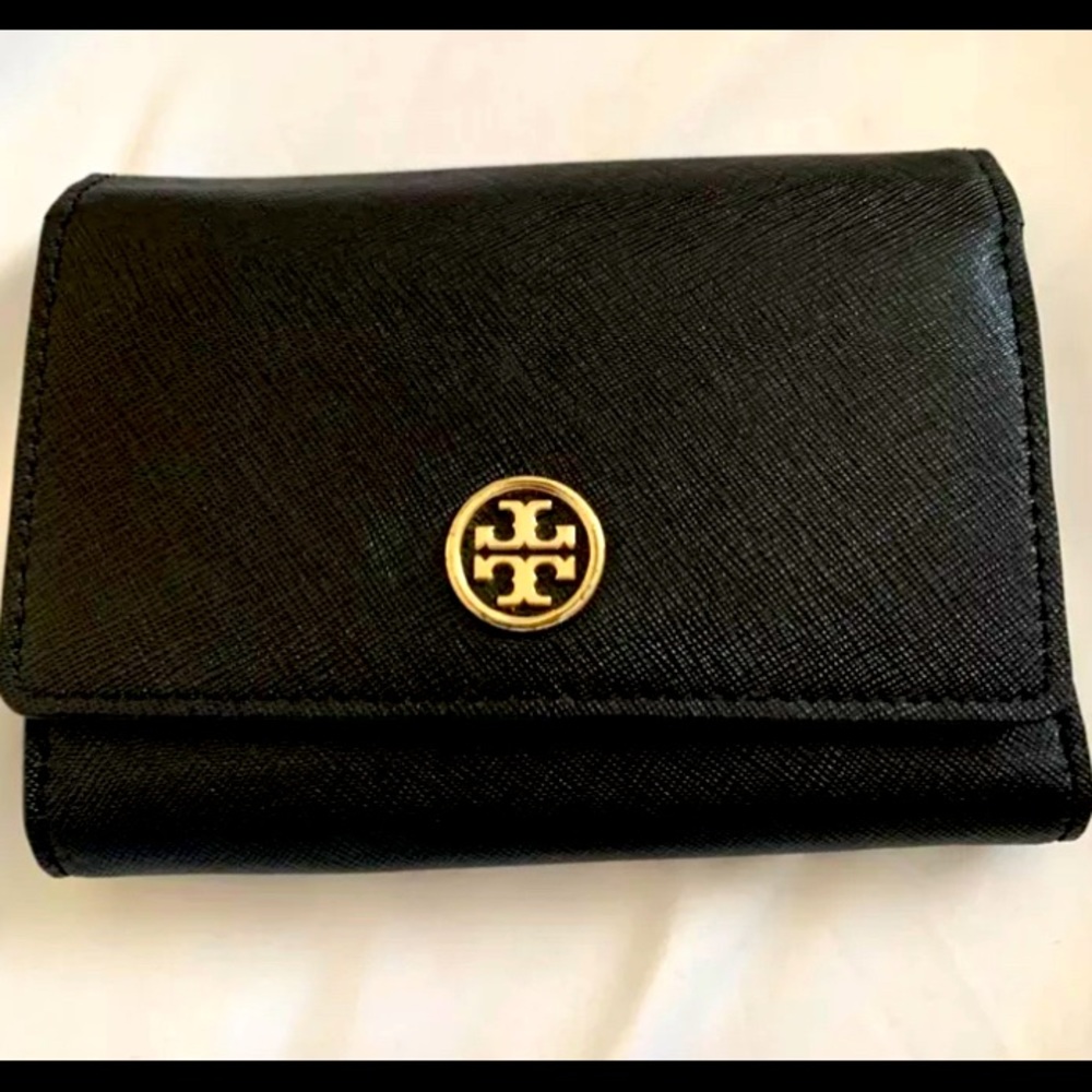 Brand new, medium size trifold Tory Burch wallet!!